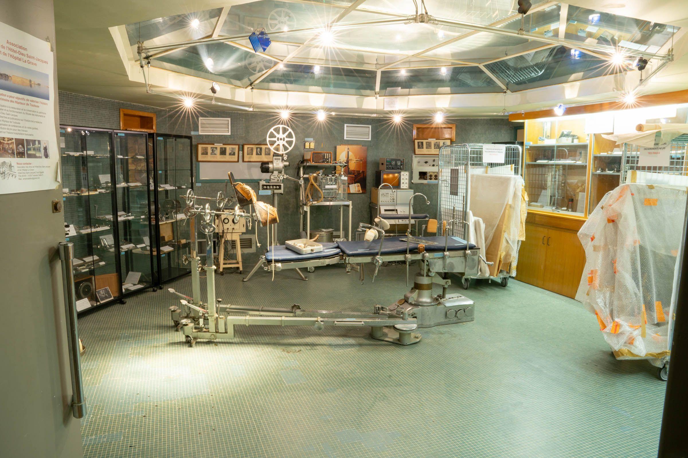 Bloc opératoire salle d'opération Hôtel Dieu Saint-Jacques Toulouse