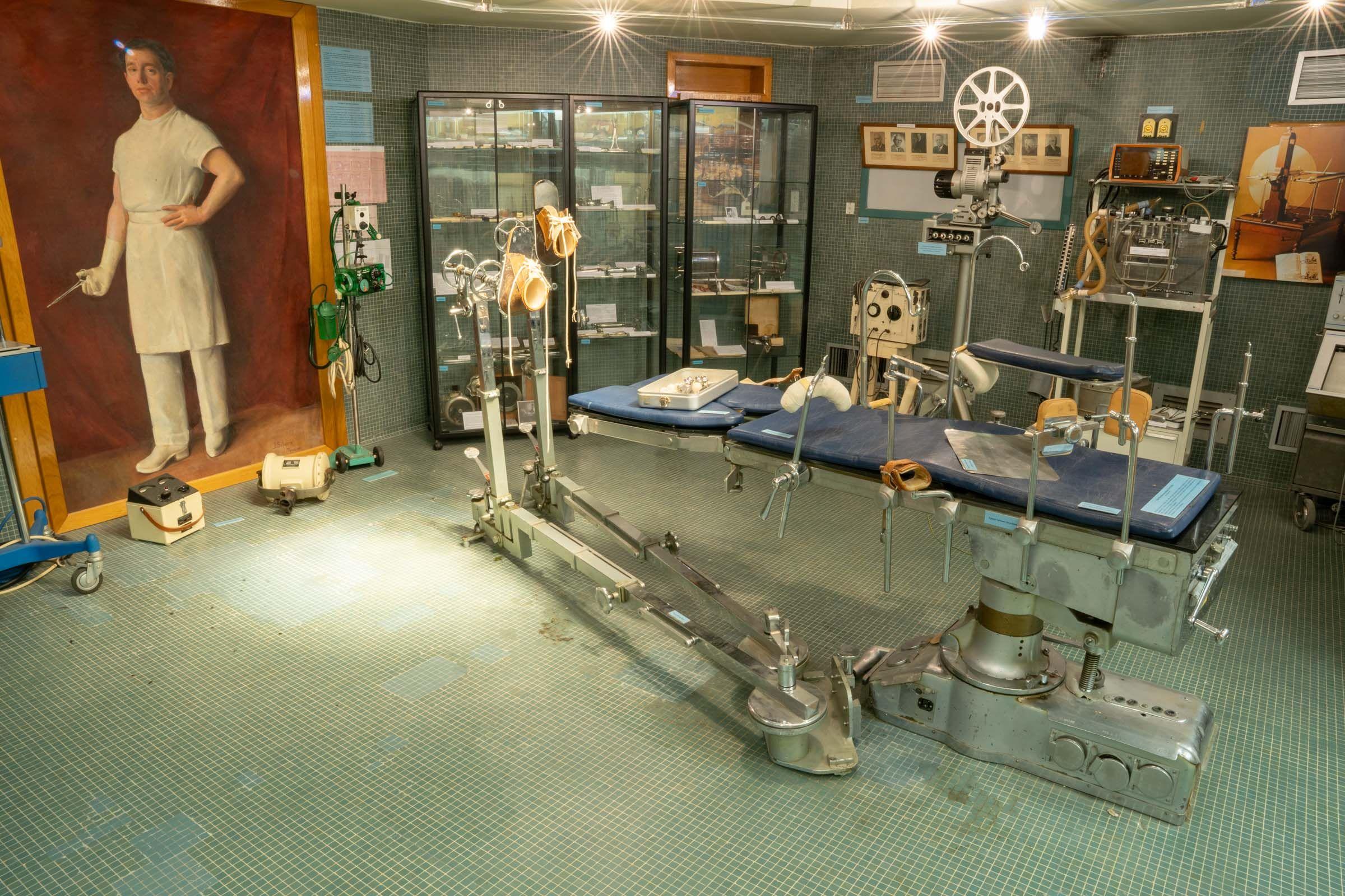 Bloc opératoire salle d'opération Hôtel Dieu Saint-Jacques Toulouse