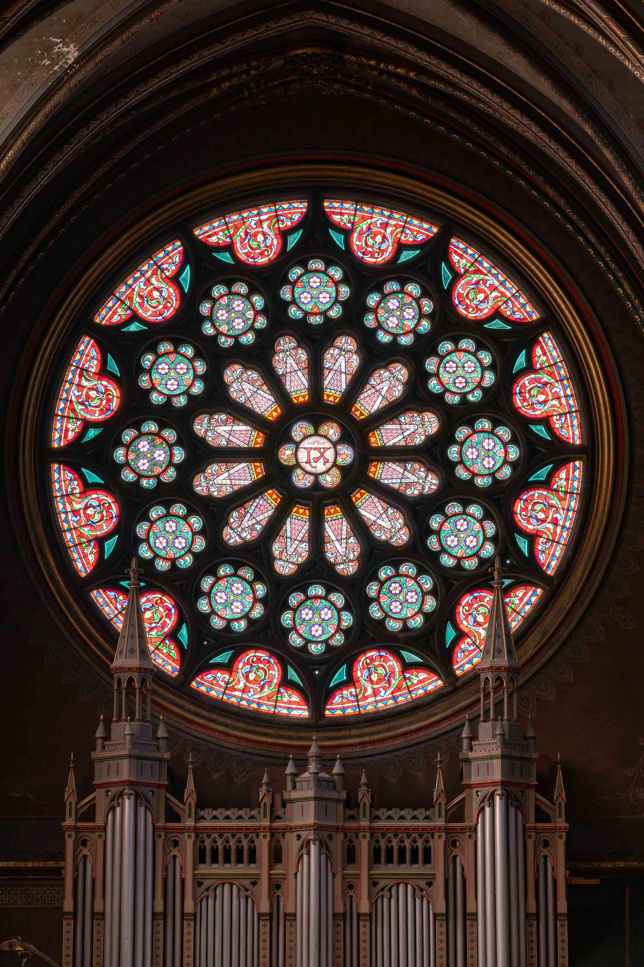 Rosace et orgue Cavaillé Coll église du Gesù Toulouse