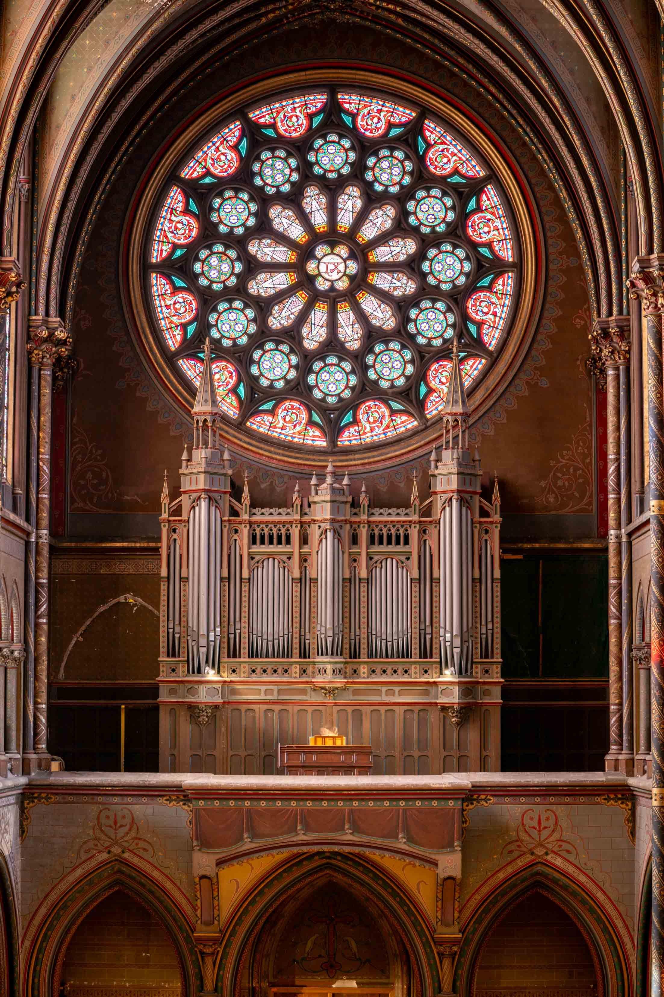 Rosace et orgue Cavaillé Coll église du Gesù Toulouse