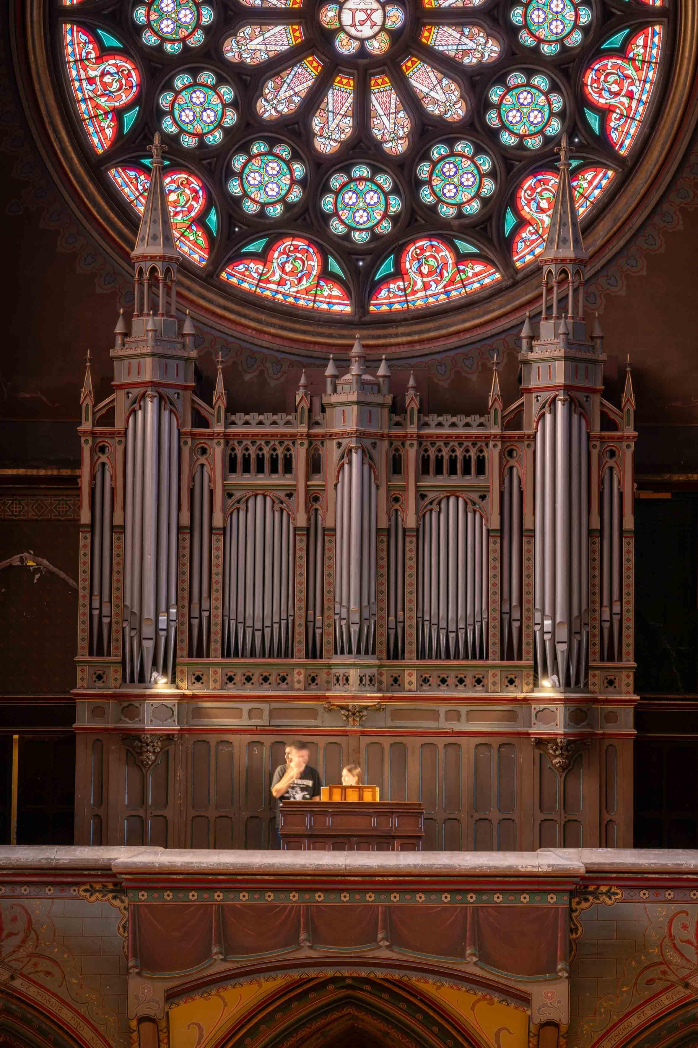 Rosace et orgue de l'église du Gesù