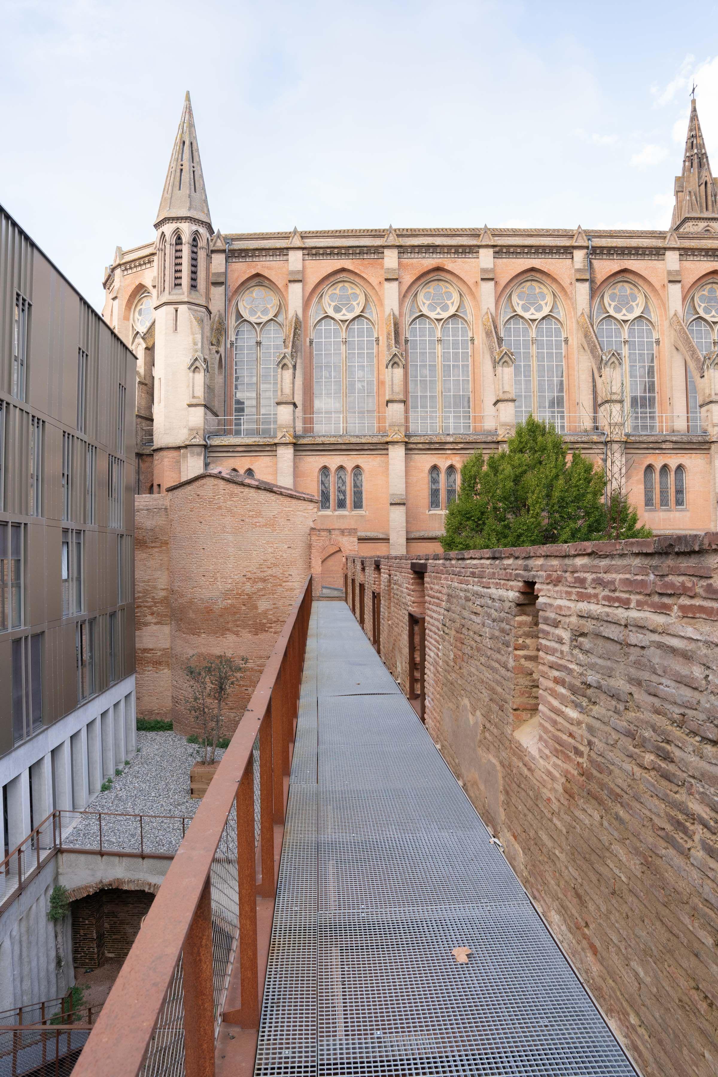 Courtine Hauts-Murats, tour du Sénéchal, église du Gesù